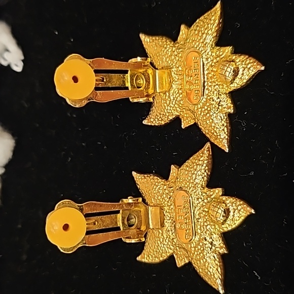 Vintage Poinsettia Earrings - Picture 7 of 9
